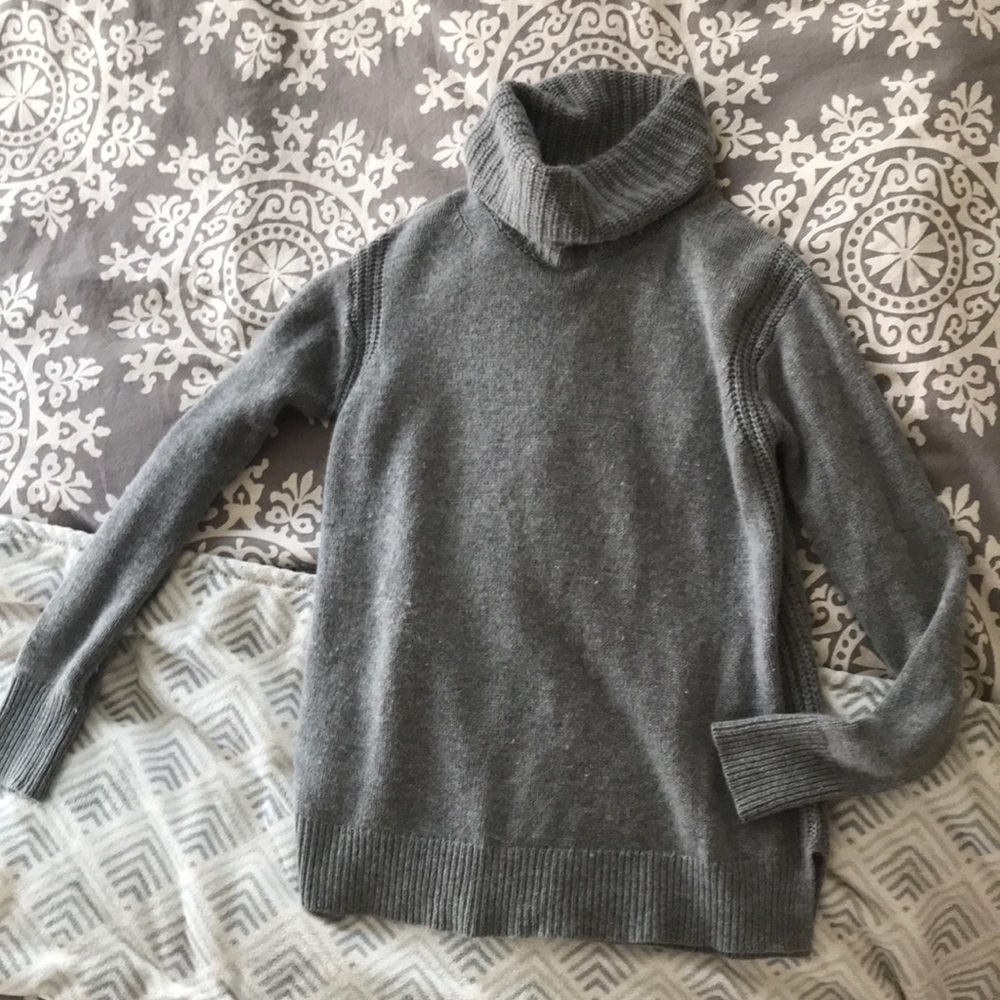 Max studio cashmere turtle neck